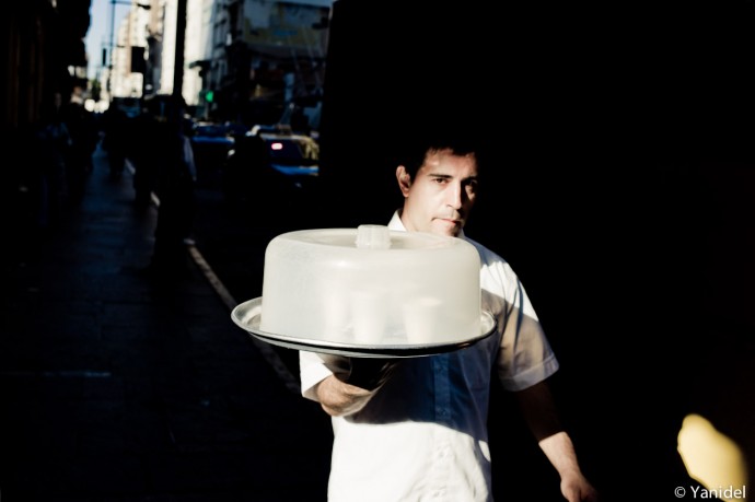 manual focus technique white waiter