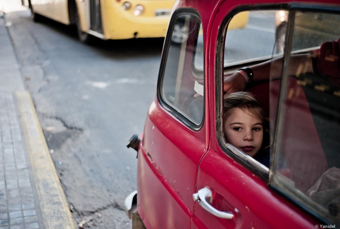Little girl Renault 4L Yanidel